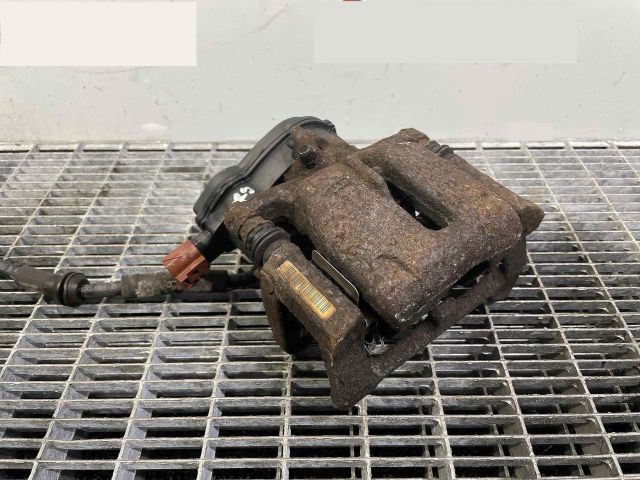 bontott AUDI A5 Jobb hátsó Féknyereg Munkahengerrel