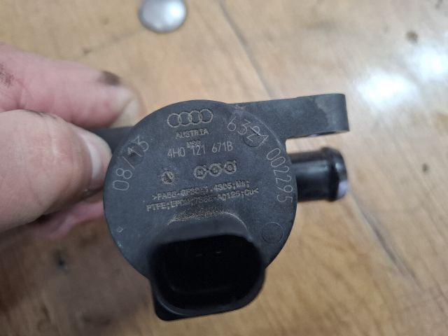 bontott AUDI A5 Kiegészítő Vízszivattyú