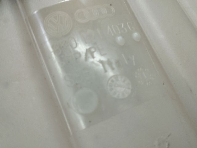 bontott AUDI A5 Kiegyenlítő Tartály