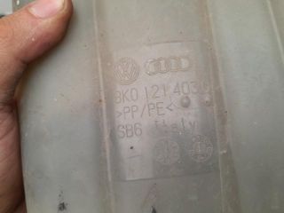 bontott AUDI A5 Kiegyenlítő Tartály