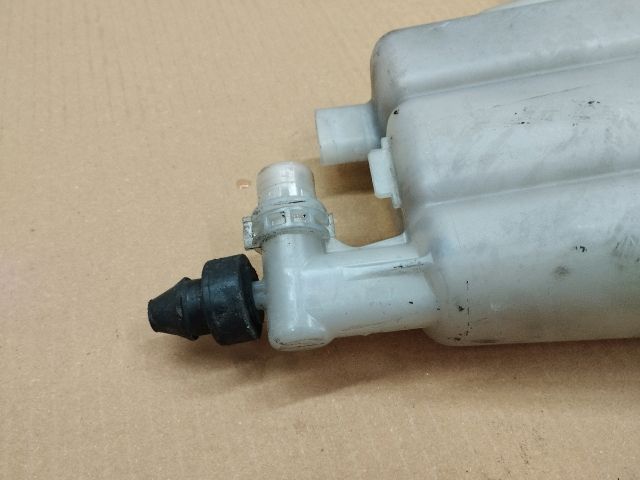 bontott AUDI A5 Kiegyenlítő Tartály