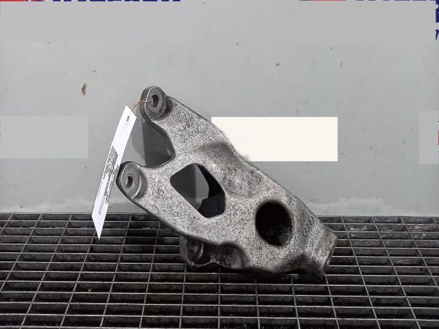 bontott AUDI A5 Motor Tartó Bak Bal