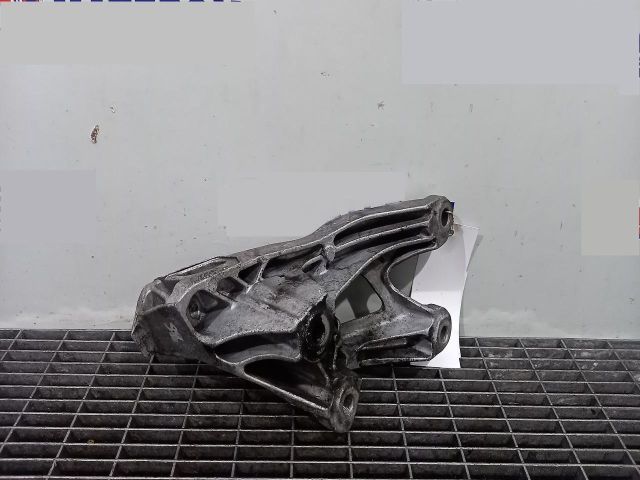 bontott AUDI A5 Motor Tartó Bak Bal