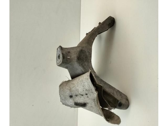 bontott AUDI A5 Motor Tartó Bak Jobb