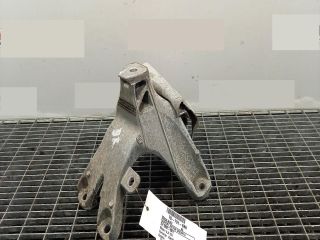 bontott AUDI A5 Motor Tartó Bak Jobb