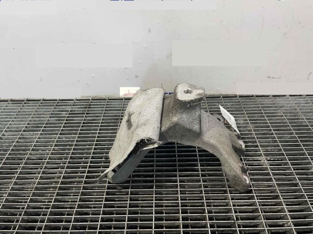 bontott AUDI A5 Motor Tartó Bak Jobb