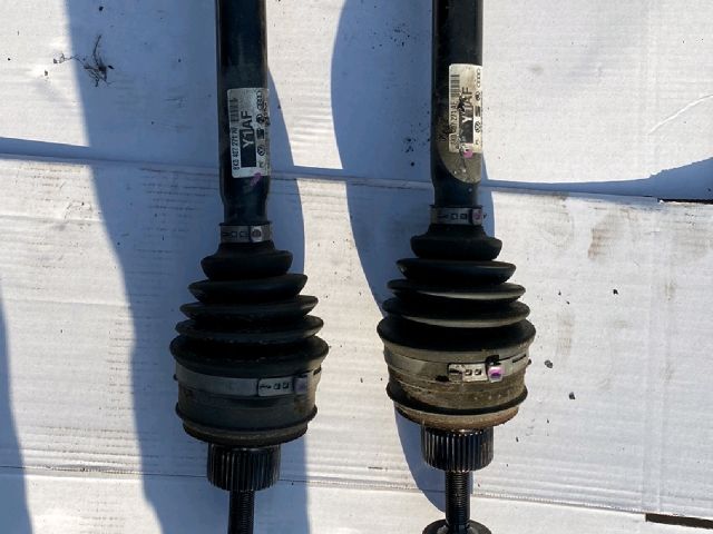 bontott AUDI A5 Bal Féltengely