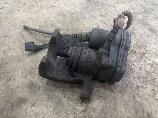 bontott AUDI A5 Bal hátsó Féknyereg Munkahengerrel