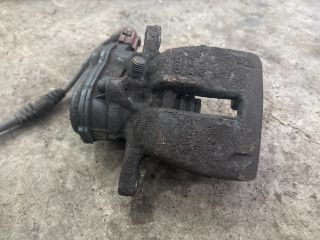 bontott AUDI A5 Bal hátsó Féknyereg Munkahengerrel