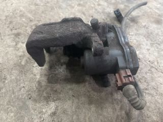 bontott AUDI A5 Bal hátsó Féknyereg Munkahengerrel