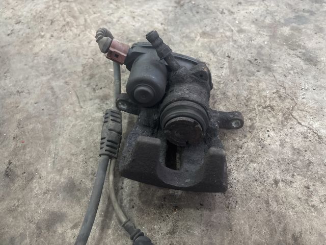 bontott AUDI A5 Bal hátsó Féknyereg Munkahengerrel