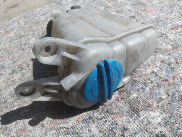 bontott AUDI A5 Kiegyenlítő Tartály