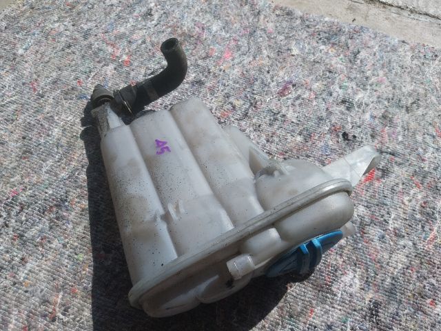 bontott AUDI A5 Kiegyenlítő Tartály