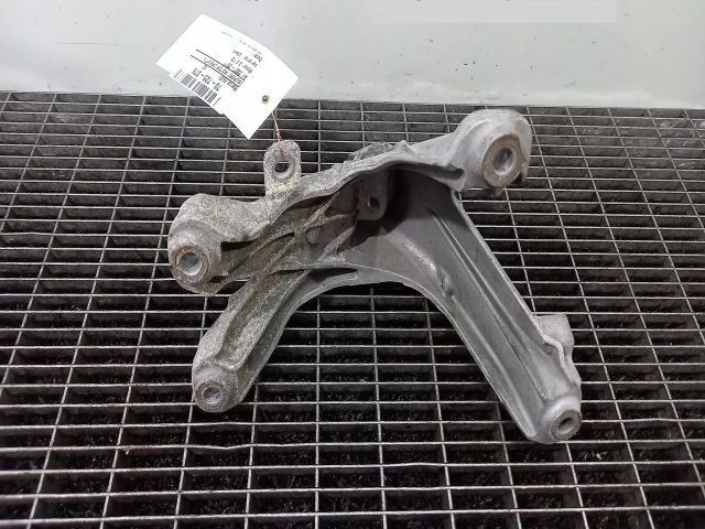 bontott AUDI A5 Motor Tartó Bak Jobb