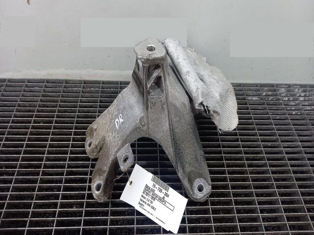 bontott AUDI A5 Motor Tartó Bak Jobb