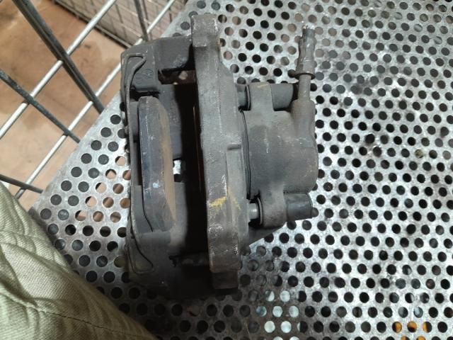 bontott AUDI A5 Jobb első Féknyereg Munkahengerrel