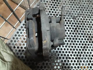 bontott AUDI A5 Jobb első Féknyereg Munkahengerrel