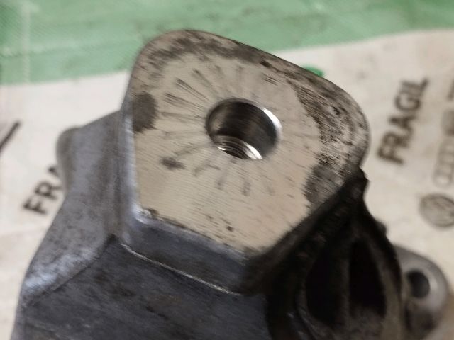 bontott AUDI A5 Motor Tartó Bak Jobb