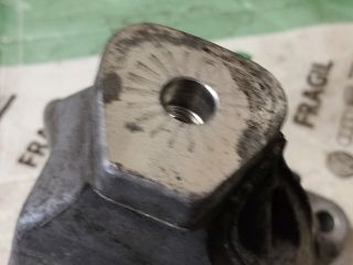 bontott AUDI A5 Motor Tartó Bak Jobb