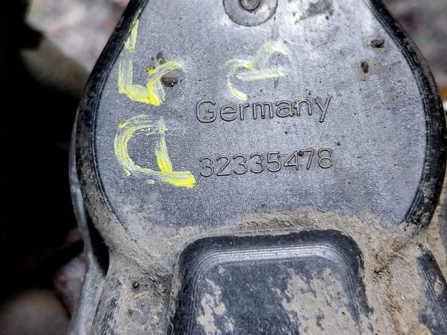 bontott AUDI A5 Bal hátsó Féknyereg Munkahengerrel