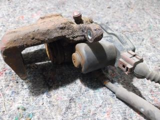 bontott AUDI A5 Bal hátsó Féknyereg Munkahengerrel