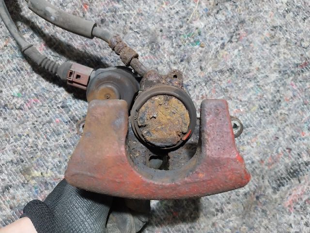 bontott AUDI A5 Bal hátsó Féknyereg Munkahengerrel