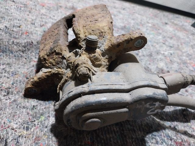 bontott AUDI A5 Jobb hátsó Féknyereg Munkahengerrel