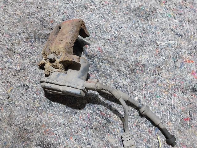 bontott AUDI A5 Jobb hátsó Féknyereg Munkahengerrel