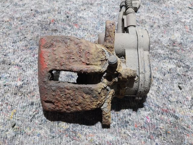 bontott AUDI A5 Jobb hátsó Féknyereg Munkahengerrel