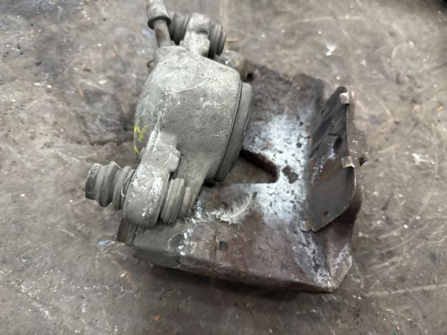 bontott AUDI A5 Bal első Féknyereg Munkahengerrel