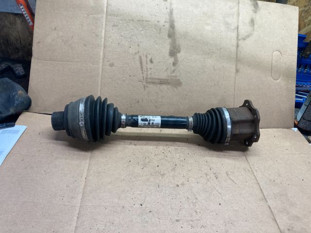 bontott AUDI A5 Bal Féltengely