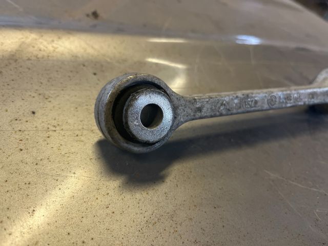 bontott AUDI A5 Első Stabilizátor Pálca