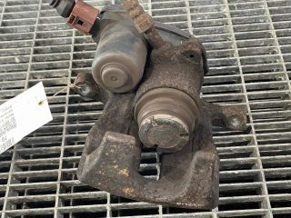 bontott AUDI A5 Bal hátsó Féknyereg Munkahengerrel