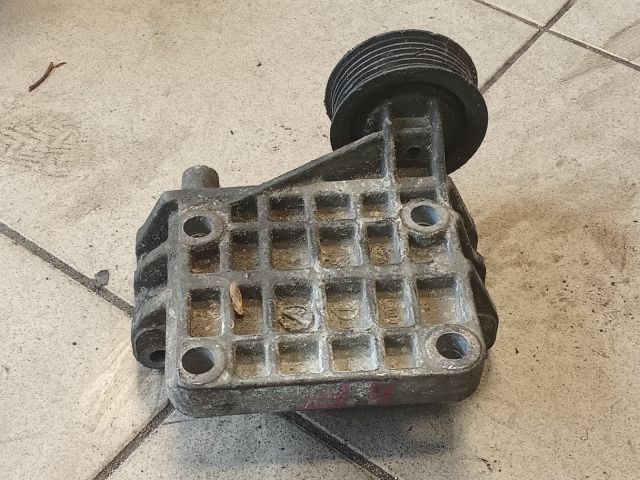 bontott AUDI A5 Generátor Tartó Bak