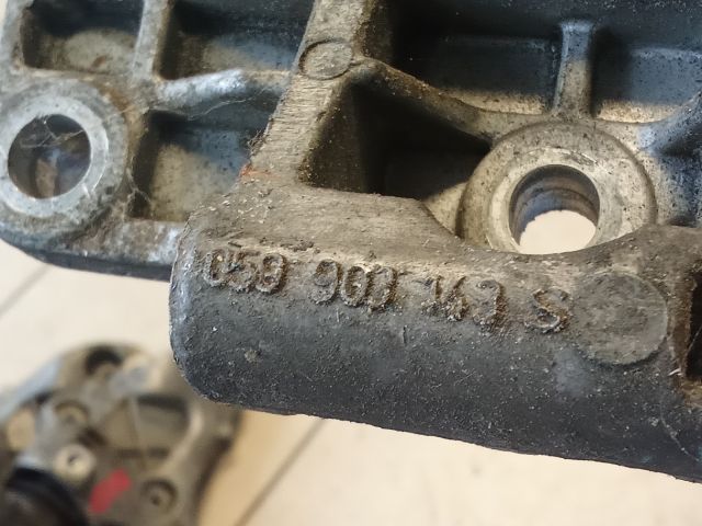 bontott AUDI A5 Generátor Tartó Bak