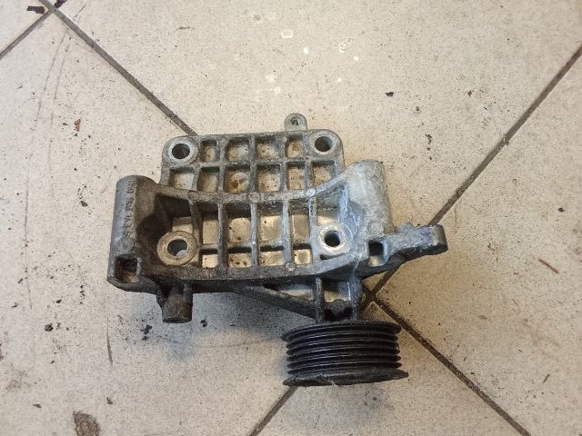 bontott AUDI A5 Generátor Tartó Bak