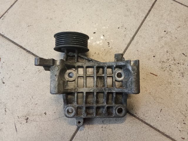 bontott AUDI A5 Generátor Tartó Bak