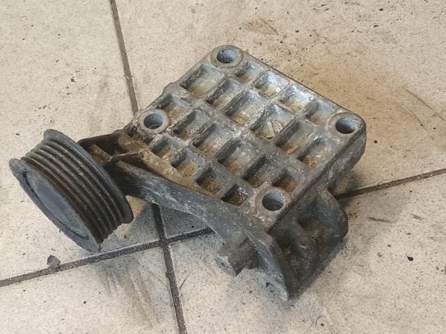 bontott AUDI A5 Generátor Tartó Bak