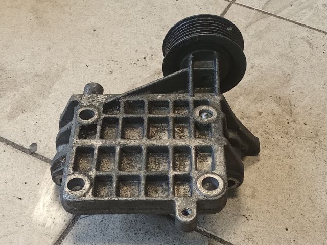 bontott AUDI A5 Generátor Tartó Bak