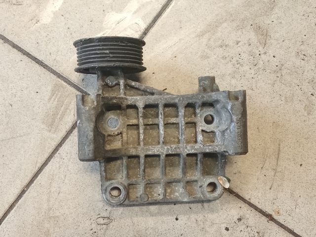 bontott AUDI A5 Generátor Tartó Bak