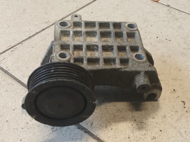 bontott AUDI A5 Generátor Tartó Bak