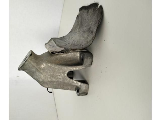 bontott AUDI A5 Motor Tartó Bak Bal