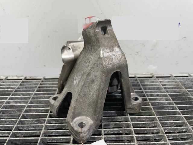 bontott AUDI A5 Motor Tartó Bak Bal