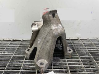 bontott AUDI A5 Motor Tartó Bak Bal