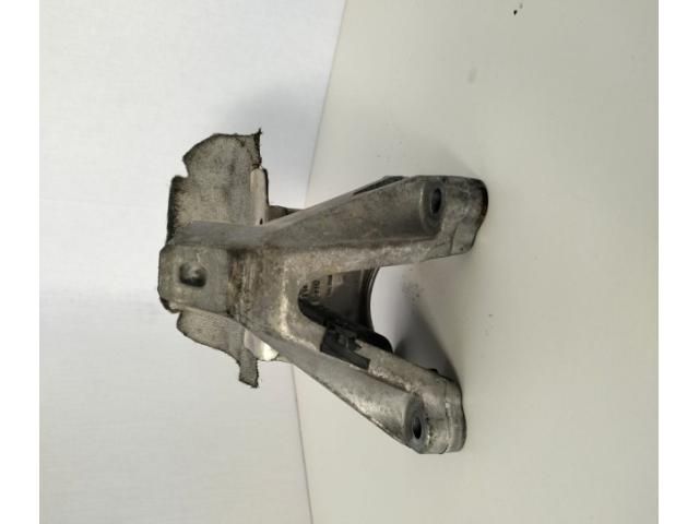 bontott AUDI A5 Motor Tartó Bak Bal