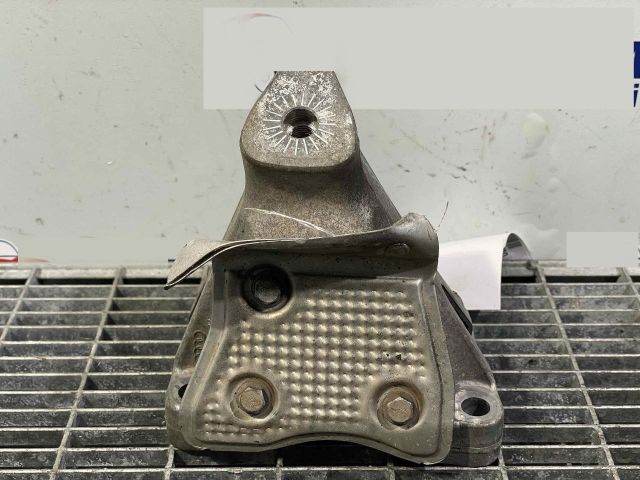 bontott AUDI A5 Motor Tartó Bak Bal