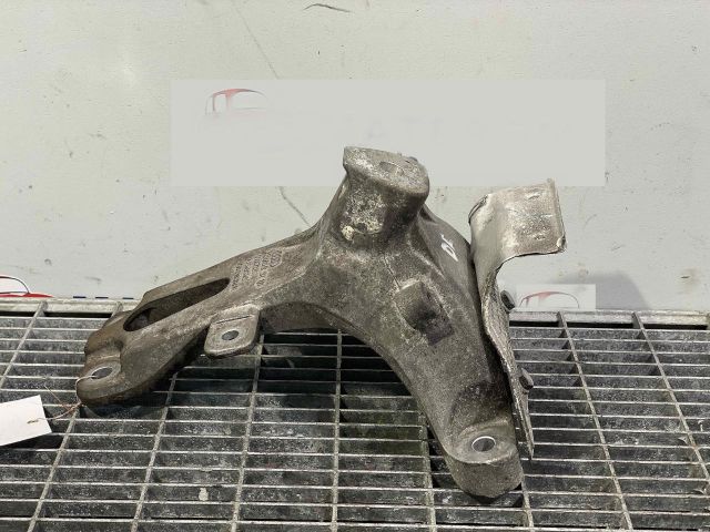 bontott AUDI A5 Motor Tartó Bak Jobb