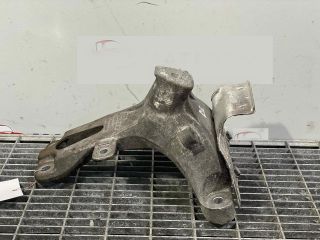 bontott AUDI A5 Motor Tartó Bak Jobb