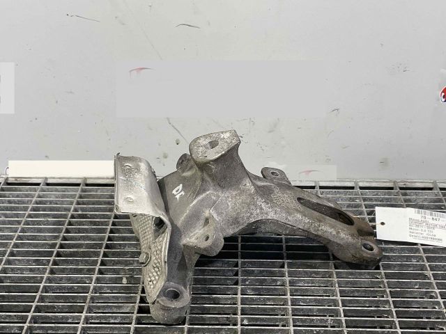 bontott AUDI A5 Motor Tartó Bak Jobb