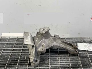 bontott AUDI A5 Motor Tartó Bak Jobb